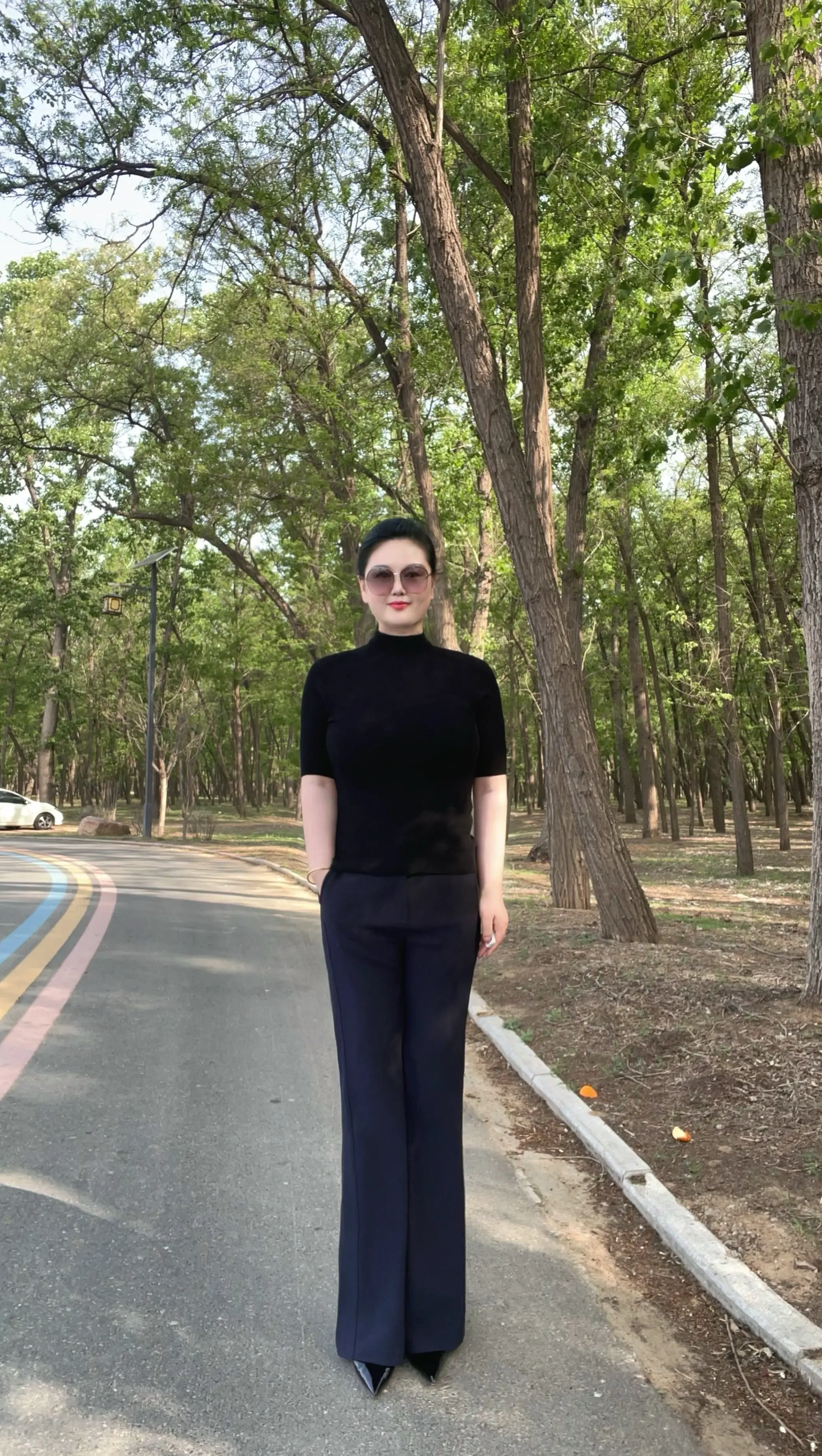 一辈子真的很短，来不及细算，不知不觉丢了童年，悄无声息又没了青春，莫明...