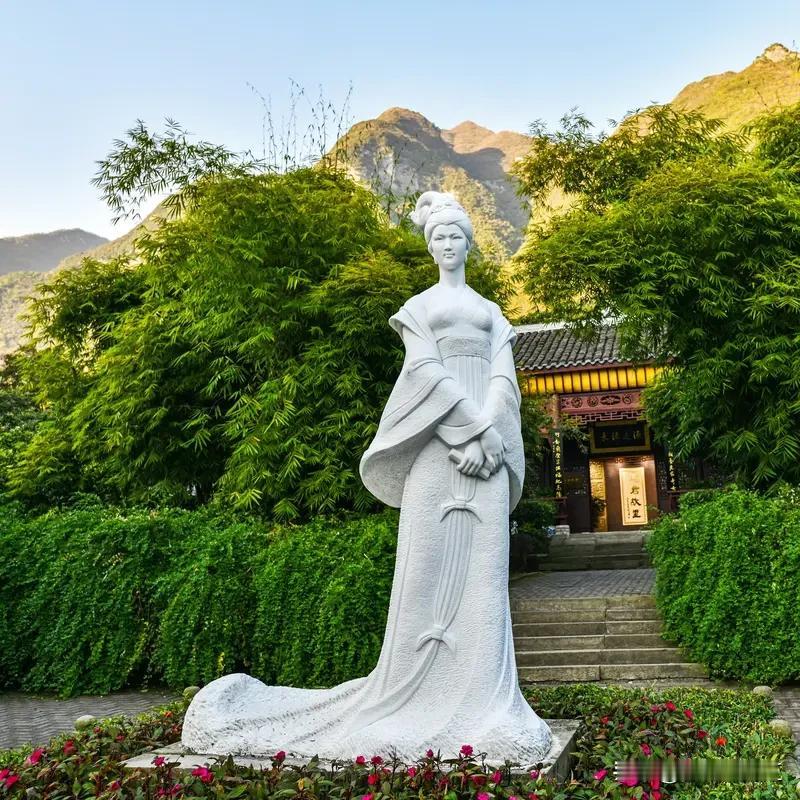 我国古代四大美女分别是西施、王昭君、貂蝉和杨玉环，有“沉鱼落雁之容，闭月羞花之貌