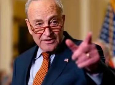 美国民主党参议院领袖发文表示：美国历史上，是否出现过比特朗普还要混乱，还要语无伦