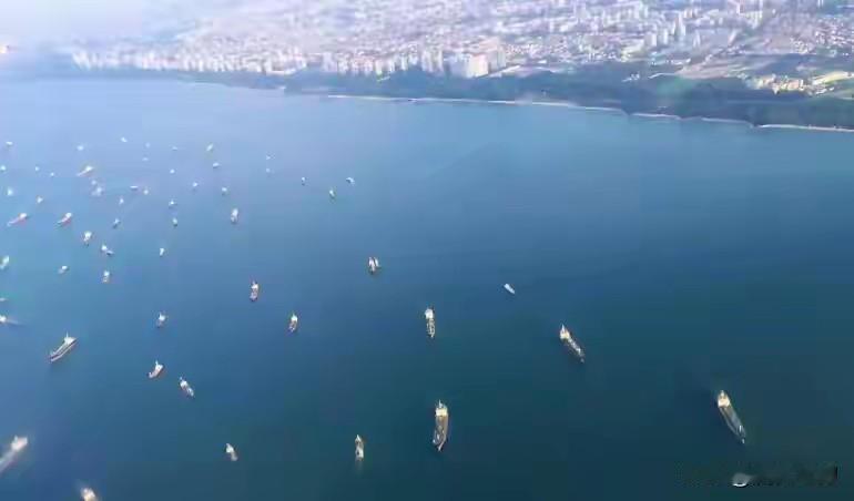 今晚在地铁上觉得还是印度尼西亚的女留学生好搭讪一点，她们热情奔放，一搭讪就上手，