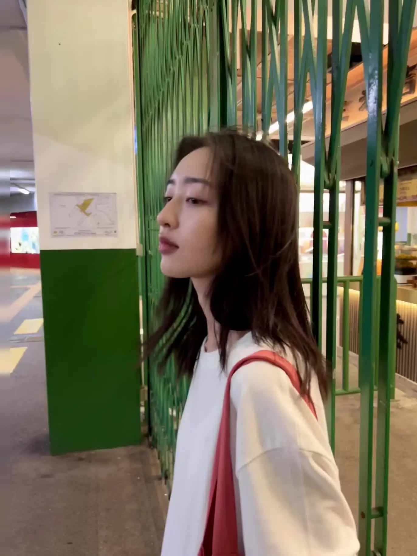 清醒一点 有些人什么都给不了你 只会影响你的情绪而已.