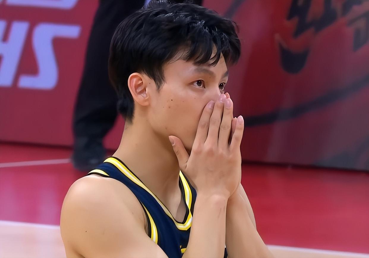 广东男篮有杰神，山东男篮有高铁。
CBA常规赛第6轮，广东队94；88轻胜山东队