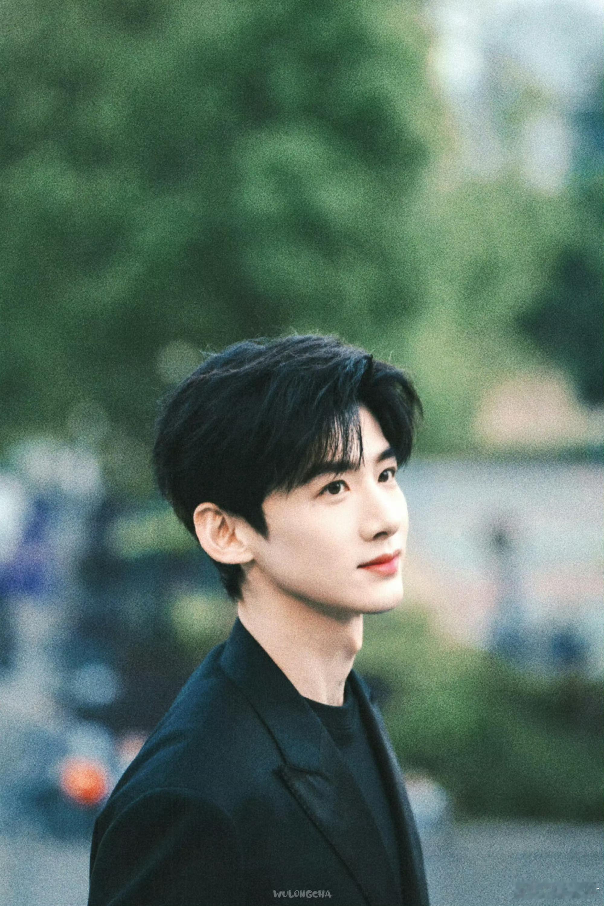 刘大锤说白敬亭住联排别墅 又又又又唠上白敬亭了，这是最近蹲不到新料所以急了吗感觉