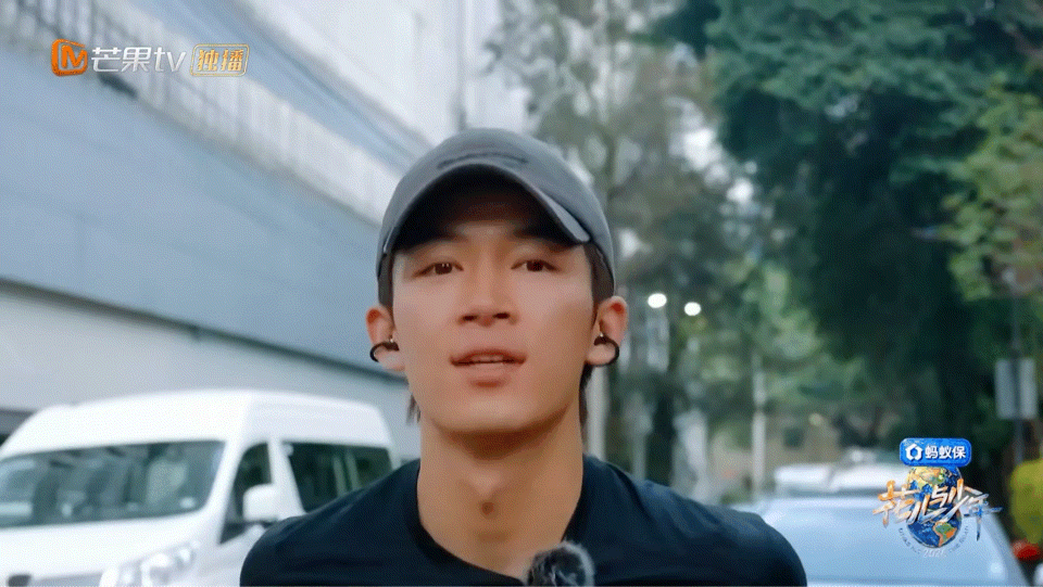 王星越跑步带着花少8全员卷起来了王星越在花少上演变形记谁能想到花少8的晨练内卷源