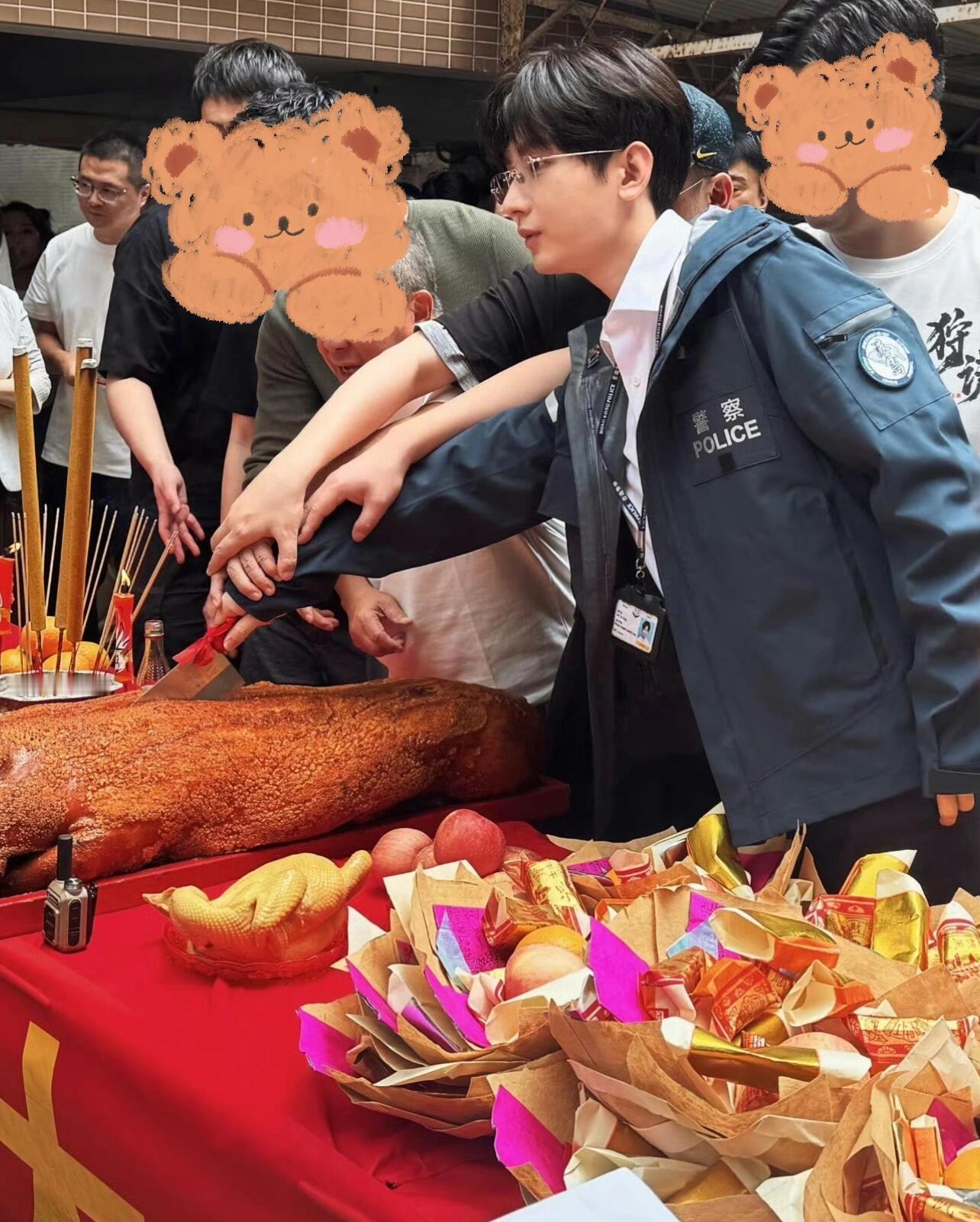 成毅从无人递刀到单手握刀，傅诗淇这咖位和影响力，不容置疑