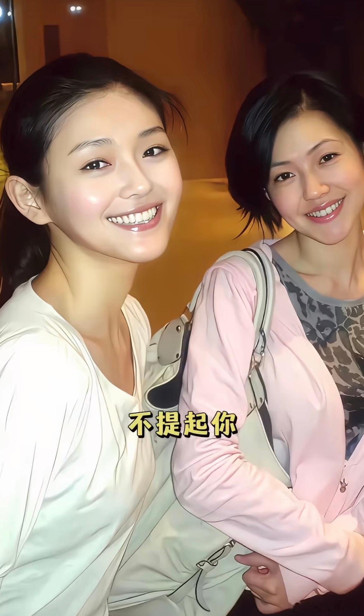 小S与S妈具俊晔去墓地为大S庆冥诞斯人已逝，无比怀念。小s和妈妈一起去看望大s墓