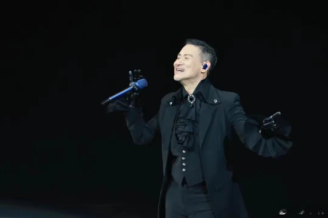 张学友演唱会撞期高考遭多人投诉一个把自己演唱会时间安排在高考时间的人，我能理解张