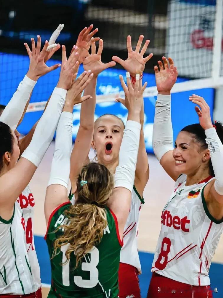 2024世界女排联赛凌晨战报:
5月30日
(美国阿灵顿赛区)
韩国女排2-3(