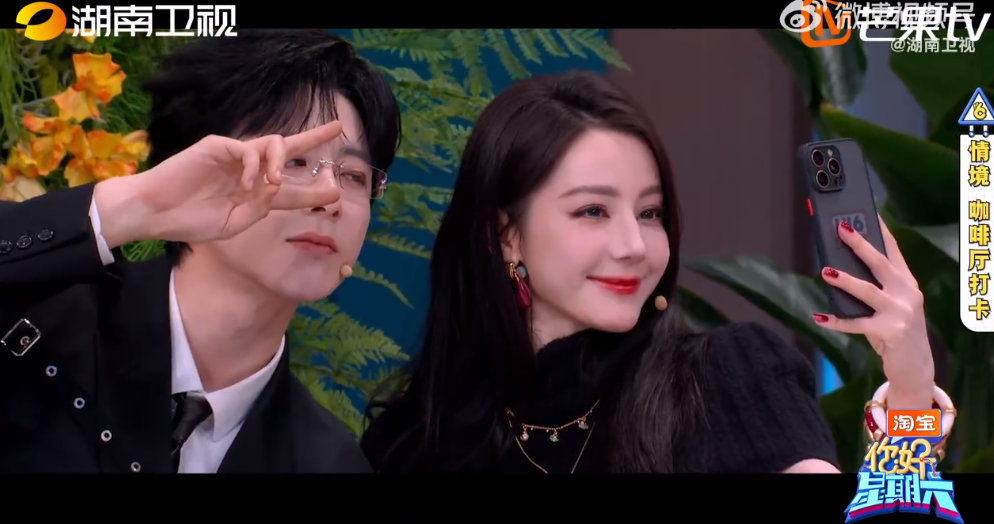 刘宇宁这是我能听的吗你好星期六 咖啡店演绎现场，刘宇宁温柔开嗓，情话如诗般动听。