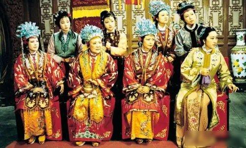 雍正四年，江宁织造曹家被一纸诏令彻底打碎，抄家队伍一拥而入，把曾经灯火辉煌的曹府