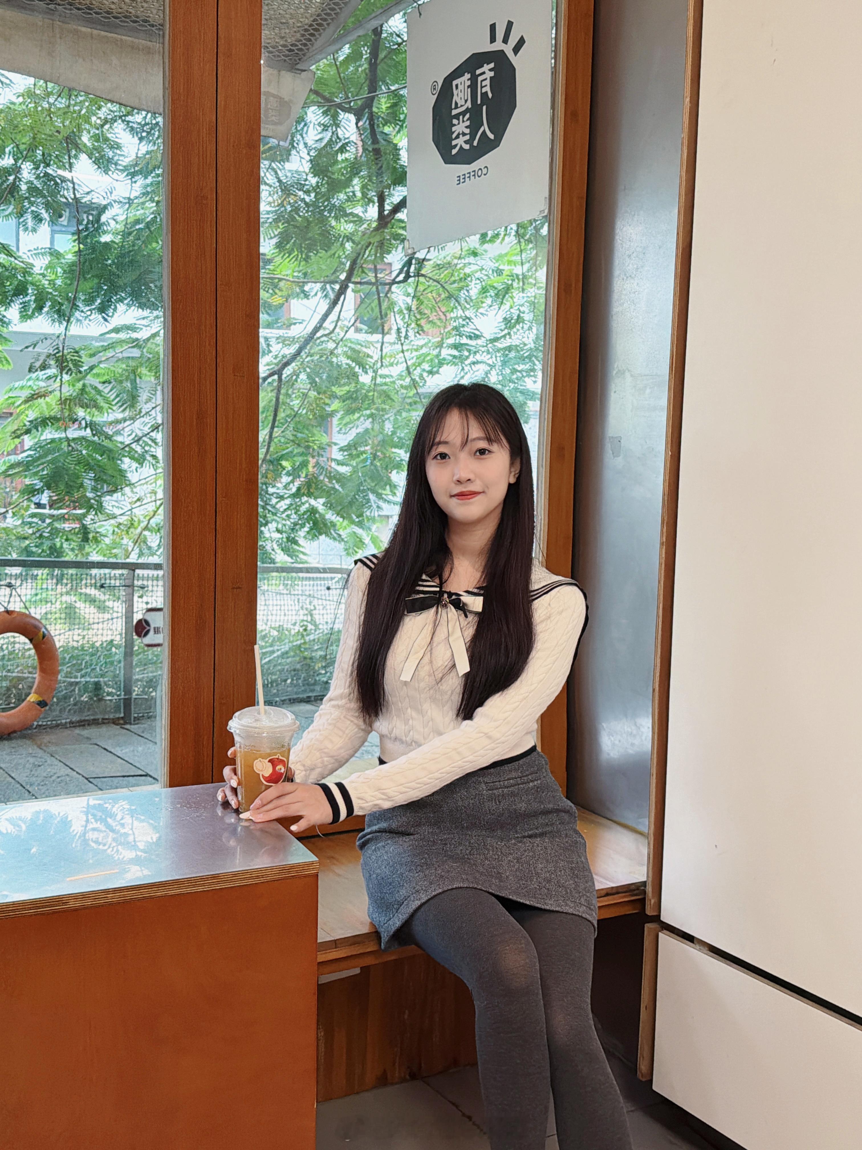 走在淅淅沥沥的雨中☔️ 