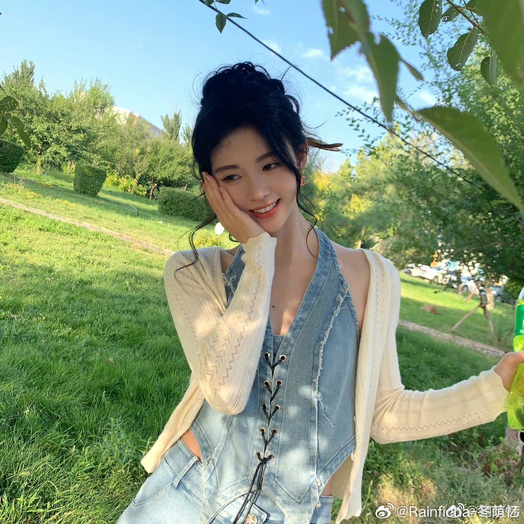 鞠婧祎 jjy鞠婧祎苏绿夏jjy鞠婧祎万花世界回头忍笑阶前立，总无语，也依依。
