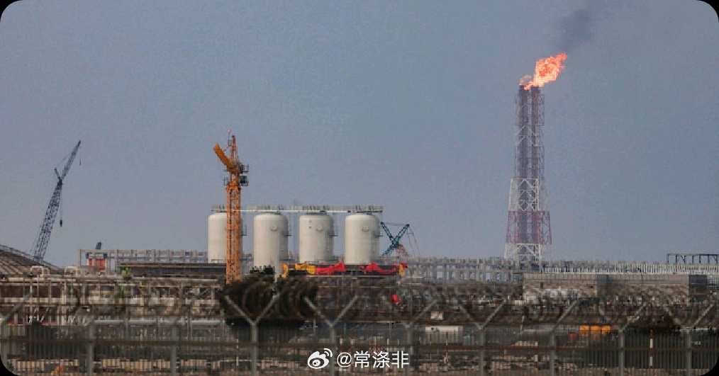 〔常涤非观点老常政经常涤非观点常涤非超话原油 〕霍尔木兹海峡的商业航运几乎完全停