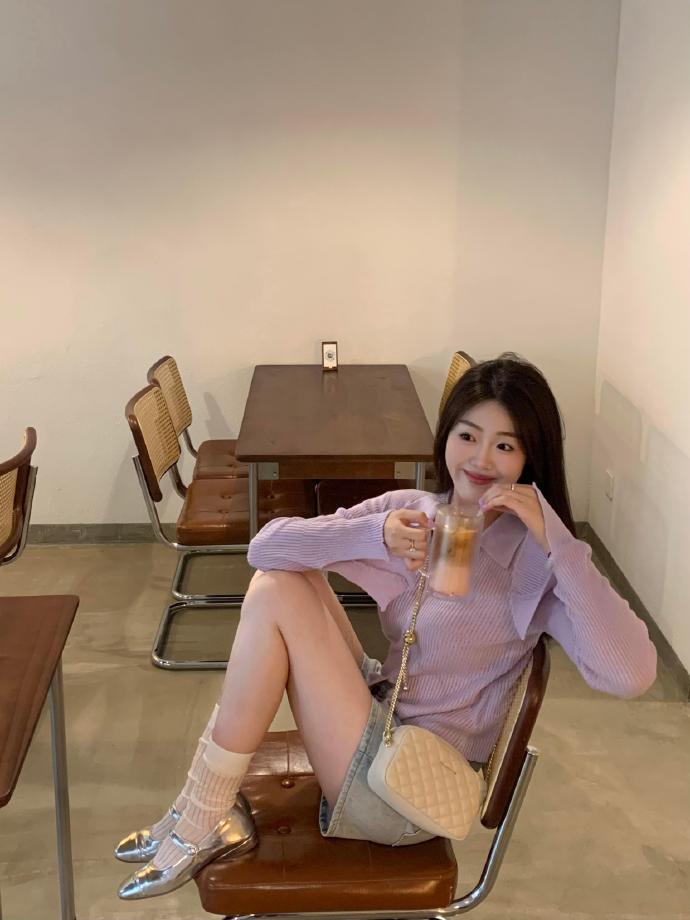韩系简约穿搭｜18个咖啡店拍照姿势合集 📸 拍照技巧 摄影