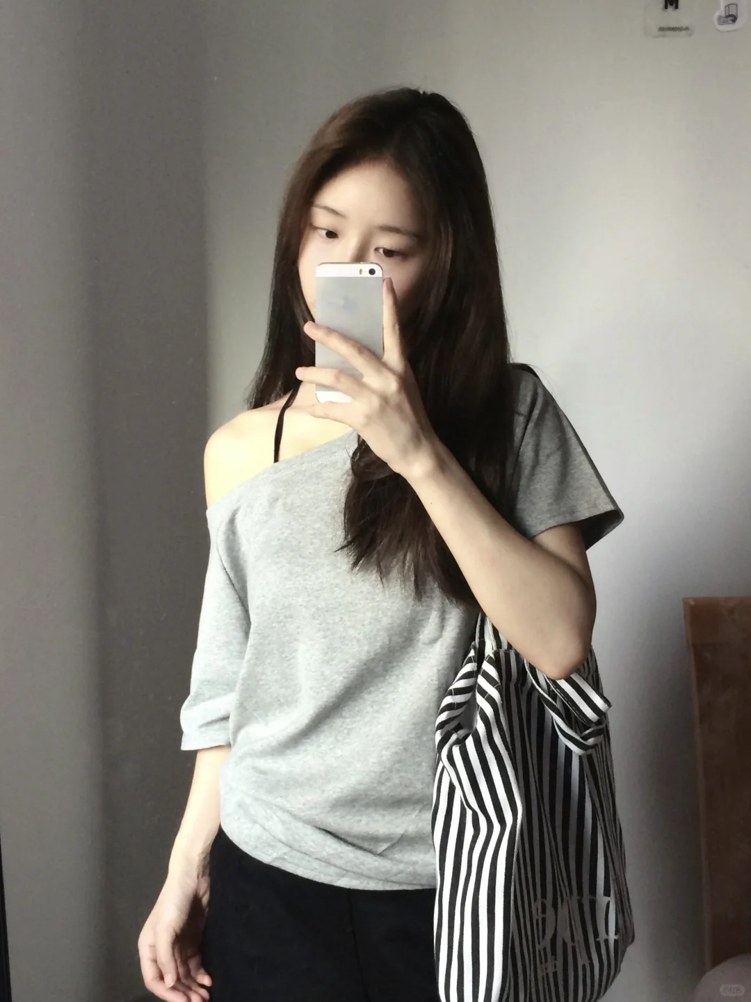 买到了满意的斜肩短袖