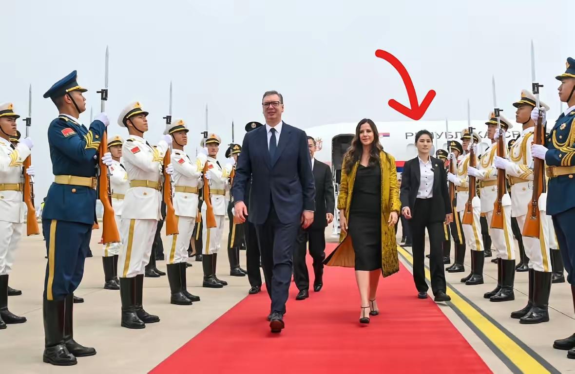 武契奇来了。塞尔维亚总统这次访华，阵仗不大，但气场不小。不是因为他带了什么豪华阵