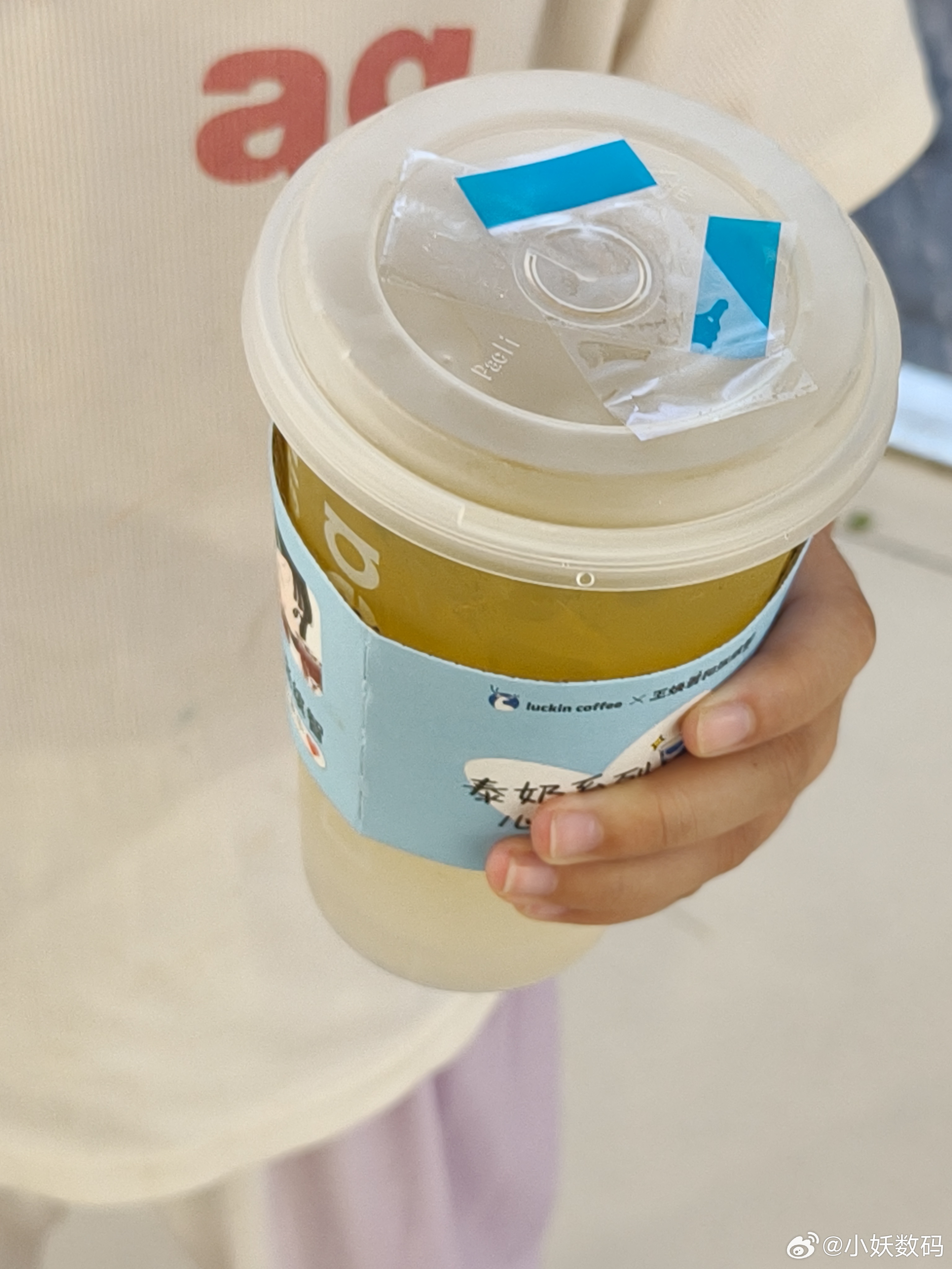一杯瑞幸柚C冰茶，这东西适合小孩喝吗？ 