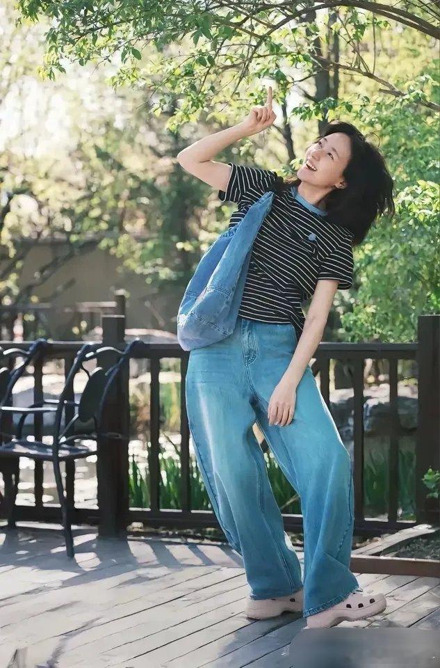 我可真的是太喜欢焦俊艳了，清新脱俗，别具一格。当别的女明星都在浓妆艳抹，粉墨登场