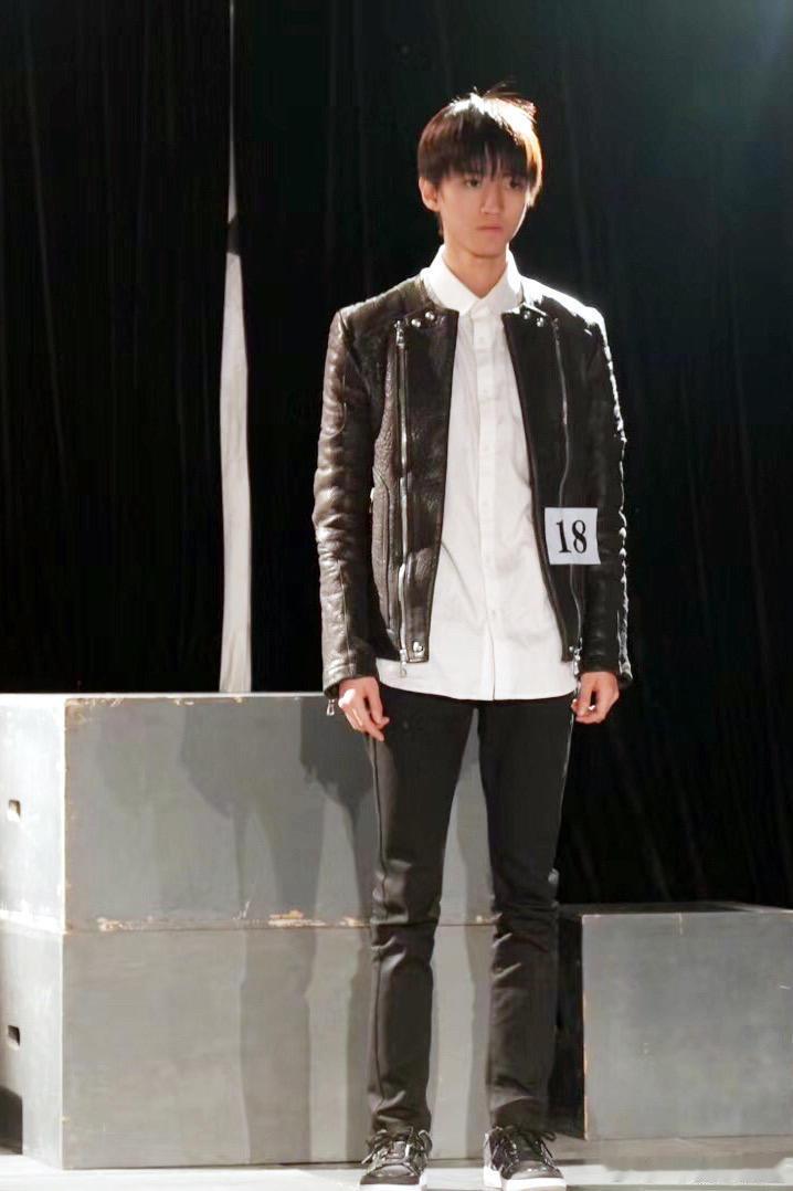 王俊凯的大学生活一眨眼孩子已经快奔三了🥲 