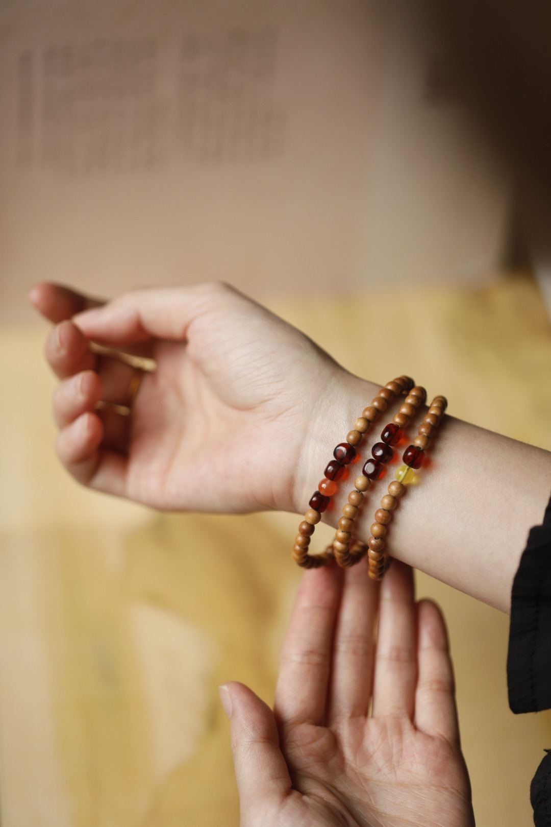 老山檀香 原创【远悠】5mm 100颗颗颗玲珑老山檀珠，奶香扑鼻，搭饰清晰色调珠