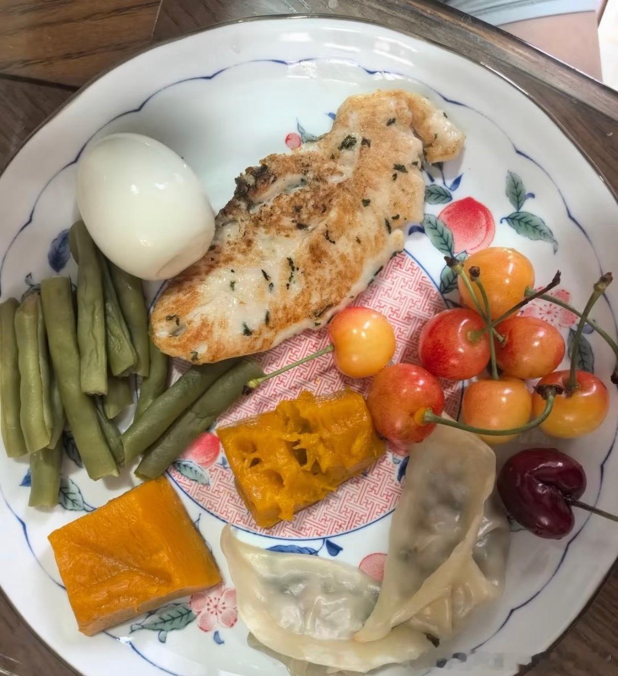 今天给自己搭配一下早餐🍳黄金金价首席专家-老罗