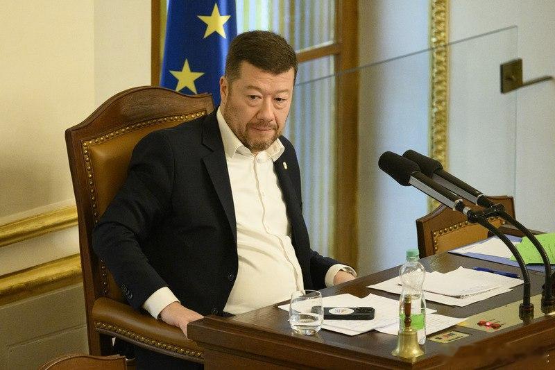 捷克共和国，反对派要求就议长冈村富夫的辞职进行投票。导火索是他在新年致辞中严厉批