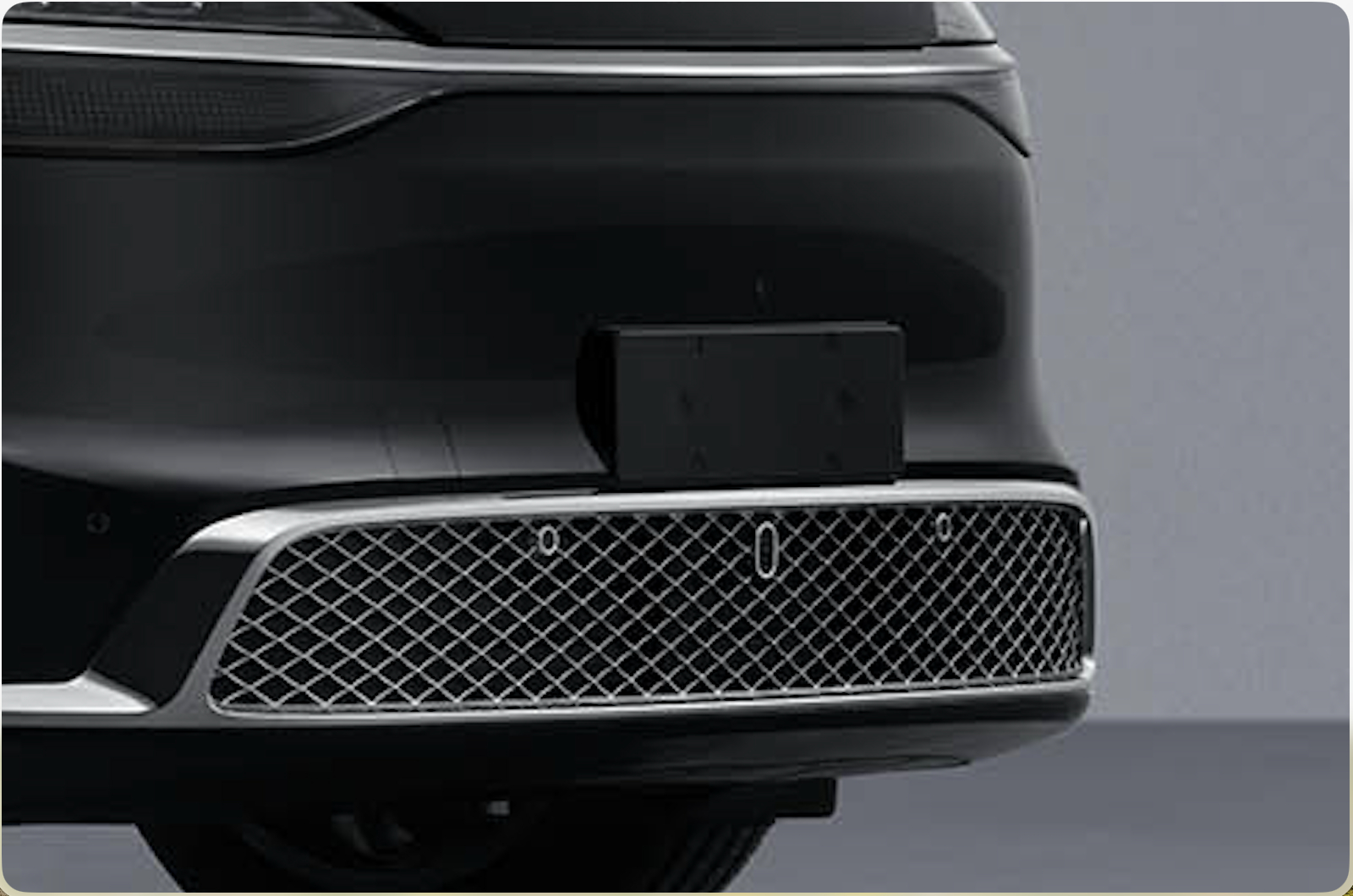 我发现新问界M9底部进气格栅上有个垂向传感器，应该是前向固态补盲激光雷达，这样解