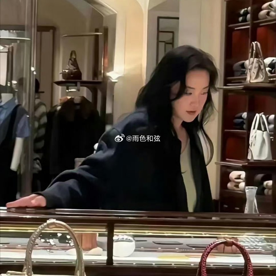 贾玲瘦下来都有点认不出了。 