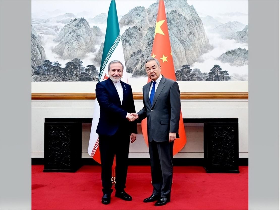 近日，美国外交政策杂志发文直接点名中国而非伊朗，才是特朗普真正的外交危机。这话听