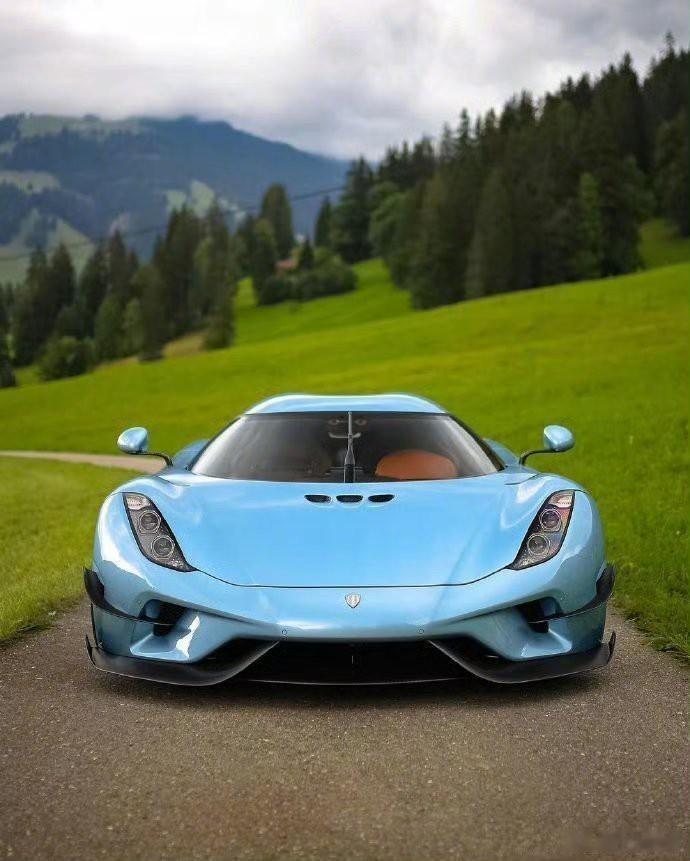 柯尼赛格Regera，以其流线型设计、卓越的性能和豪华的内饰，成为汽车界的一颗璀