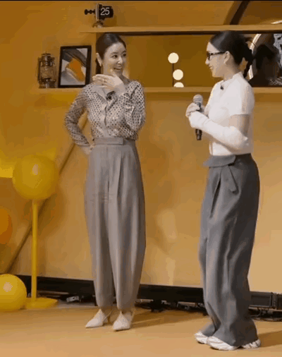 谁懂啊！看林心如跳舞真的又好哭又好笑
 
刷到林心如的舞蹈教学片段，我直接笑不活