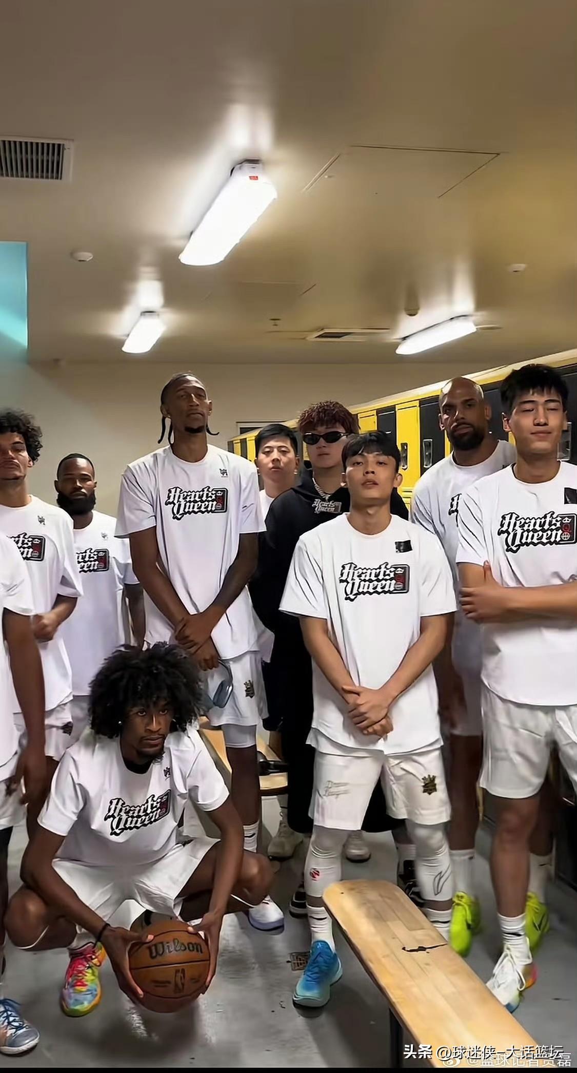 牌面！徐杰亮相德鲁联赛直接站C位，这小个子真敢往美国猛男堆里扎

徐杰又整新活了