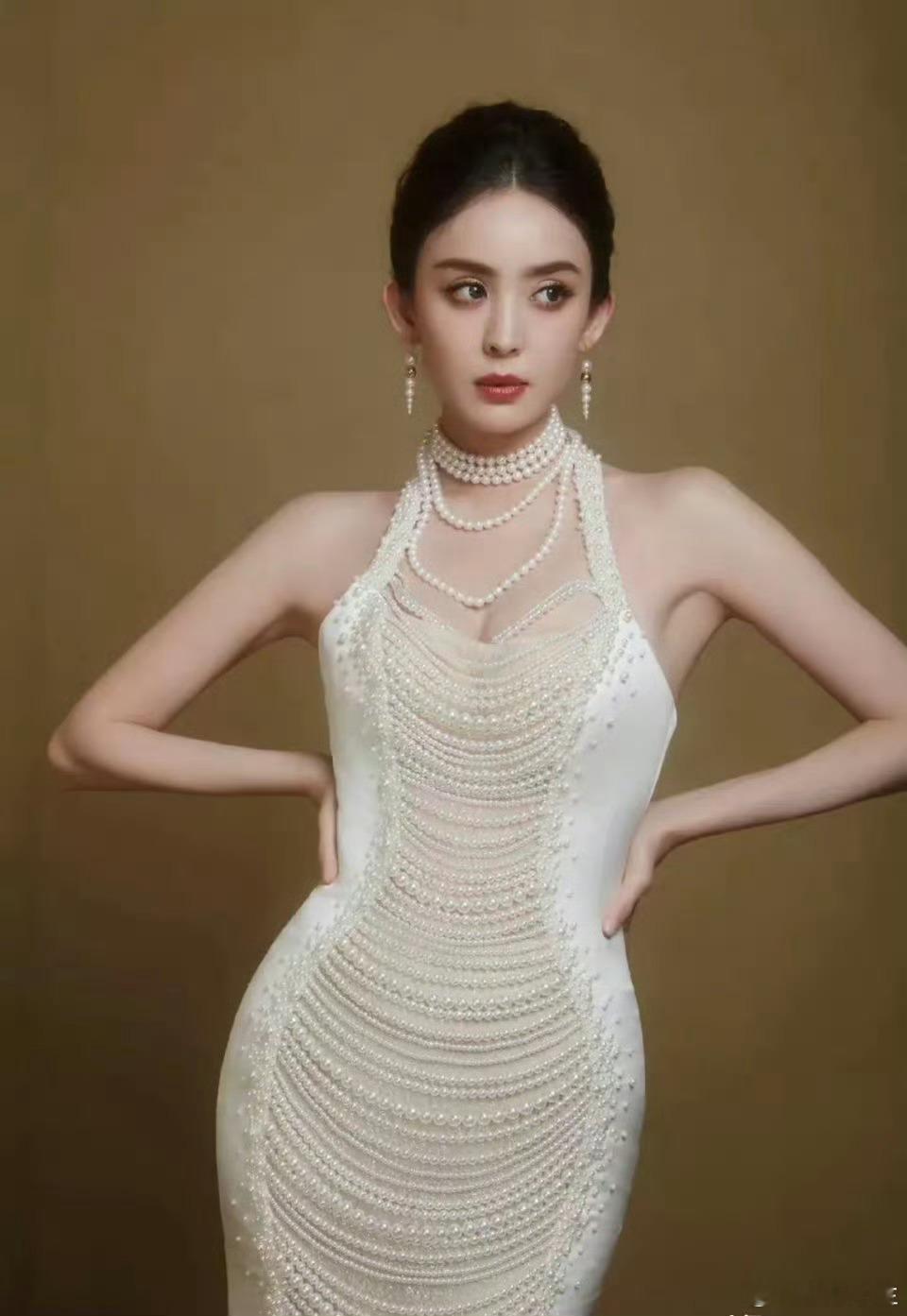 娜扎这身行头全是珍珠，价值不菲啊[并不简单] ​​​