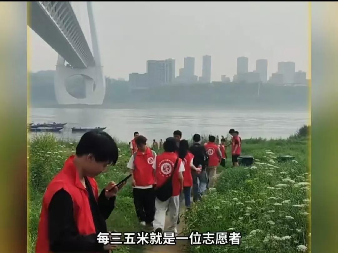 几百米的距离，200多名志愿者，接力传送1条鱼放生，这到底是公益活动还是作秀？评