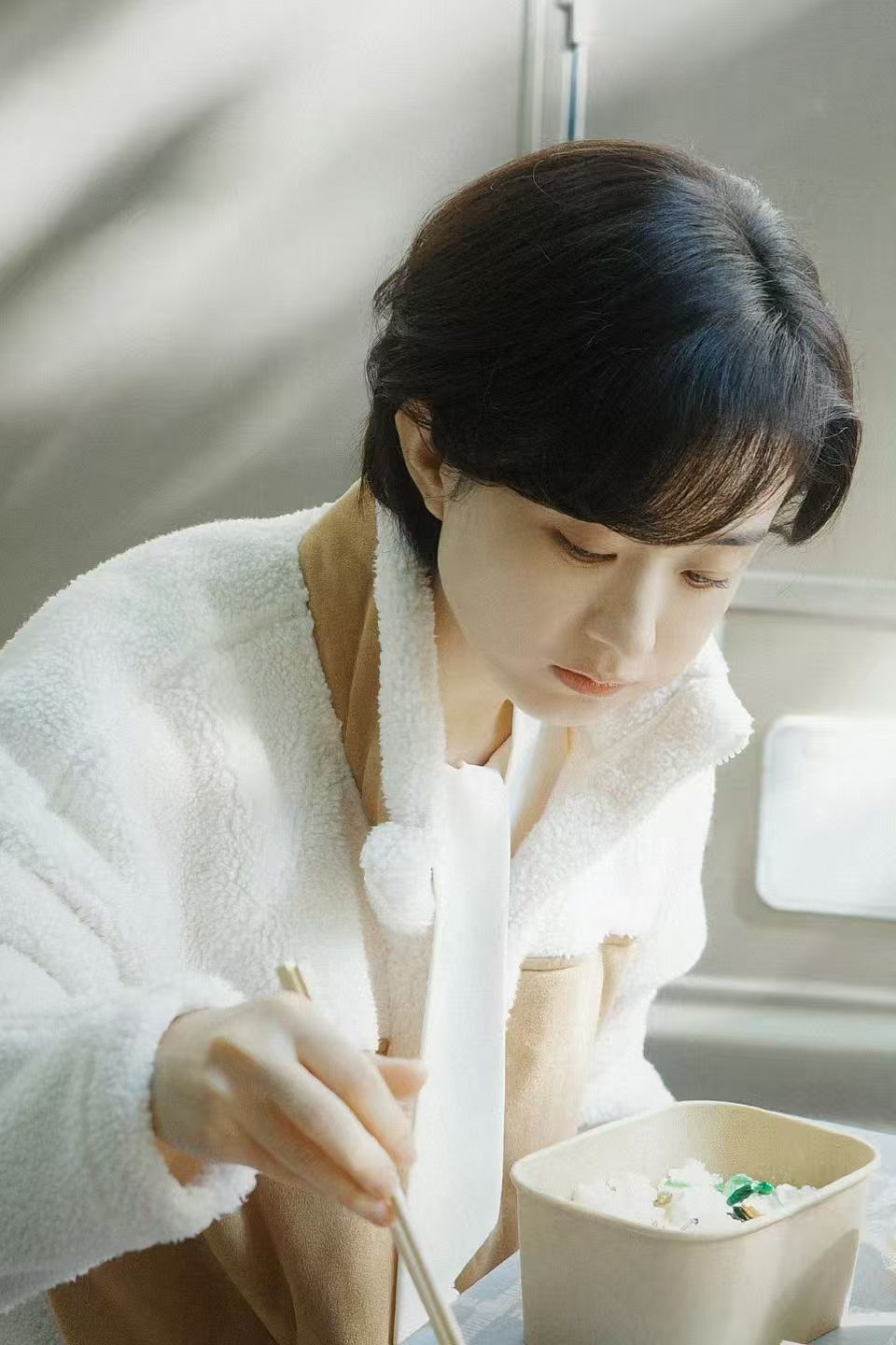 赵丽颖工作室发李秋萍赵丽颖李秋萍干饭 赵丽颖工作室发李秋萍 