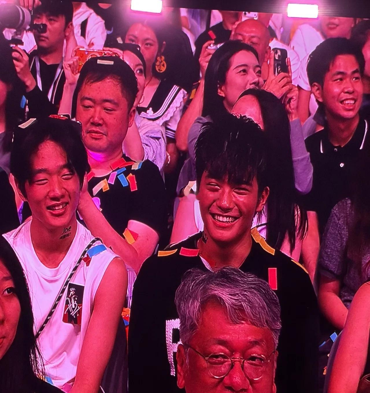 曹格广州开唱，儿子Joe现身助阵，杨阳洋也到场捧场，瞬间梦回《爸爸去哪儿》经典回