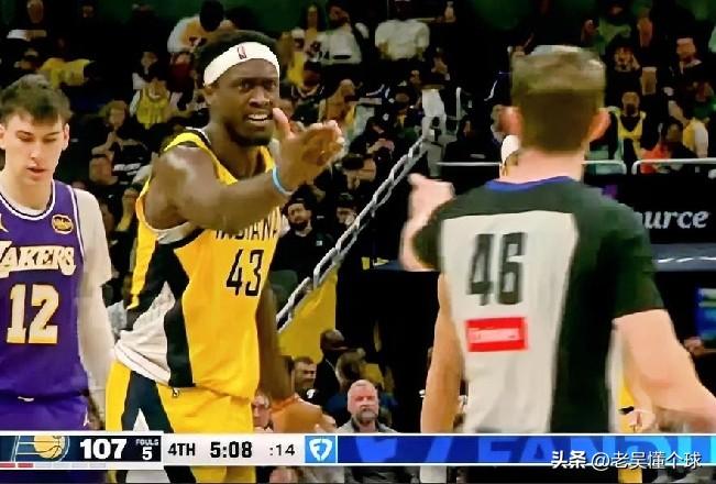 湖人这是把客场打成了主场啊，对方的核心球员被驱逐了。

暂且不说裁判今天的吹罚是