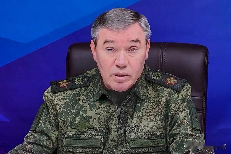 全球热点聚焦美以伊战争之际，俄军趁机闷声发大财发动全面进攻，俄军总参谋长宣布完全