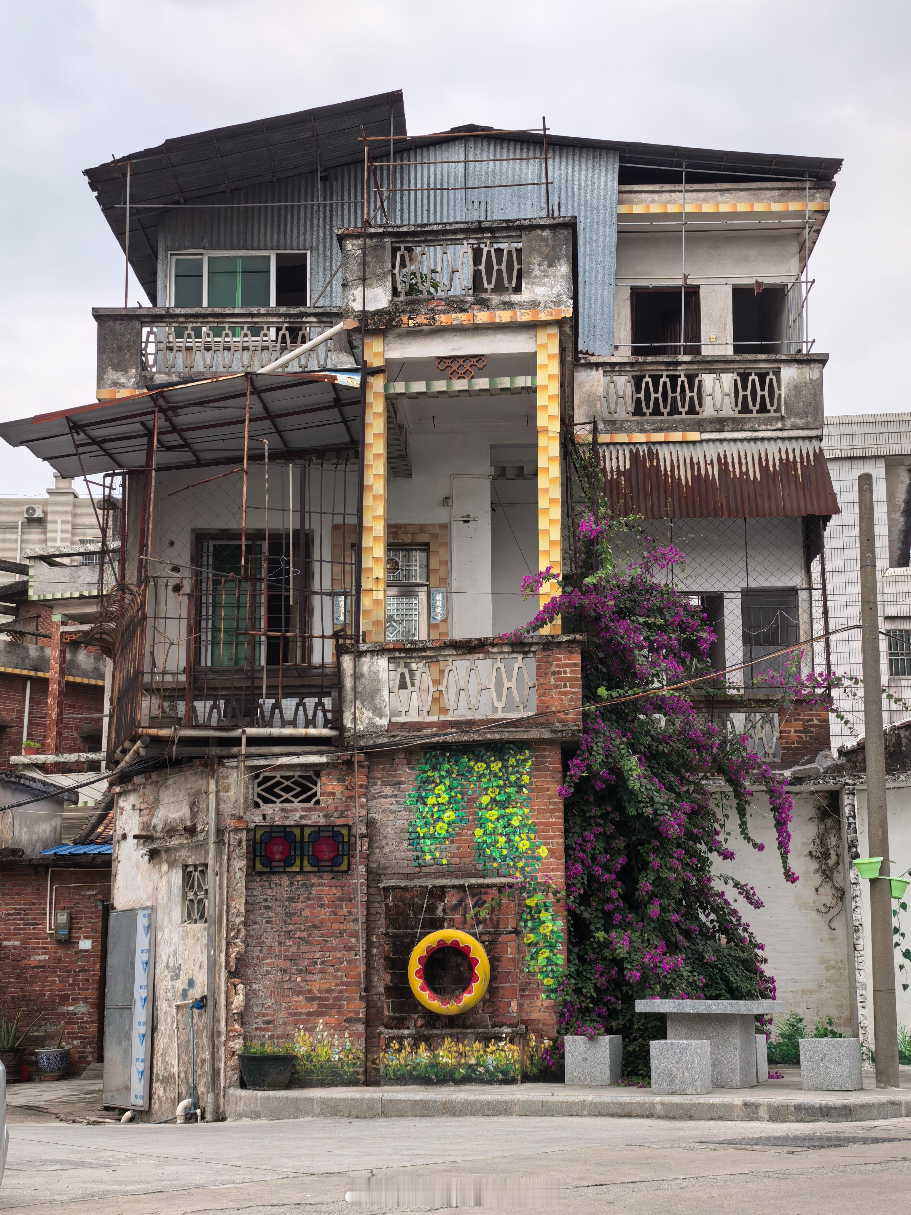 活力大湾区，今天来顺德吃吃吃！ 不过相比较于 ，我更喜欢这边的生活氛围，虽然是顺