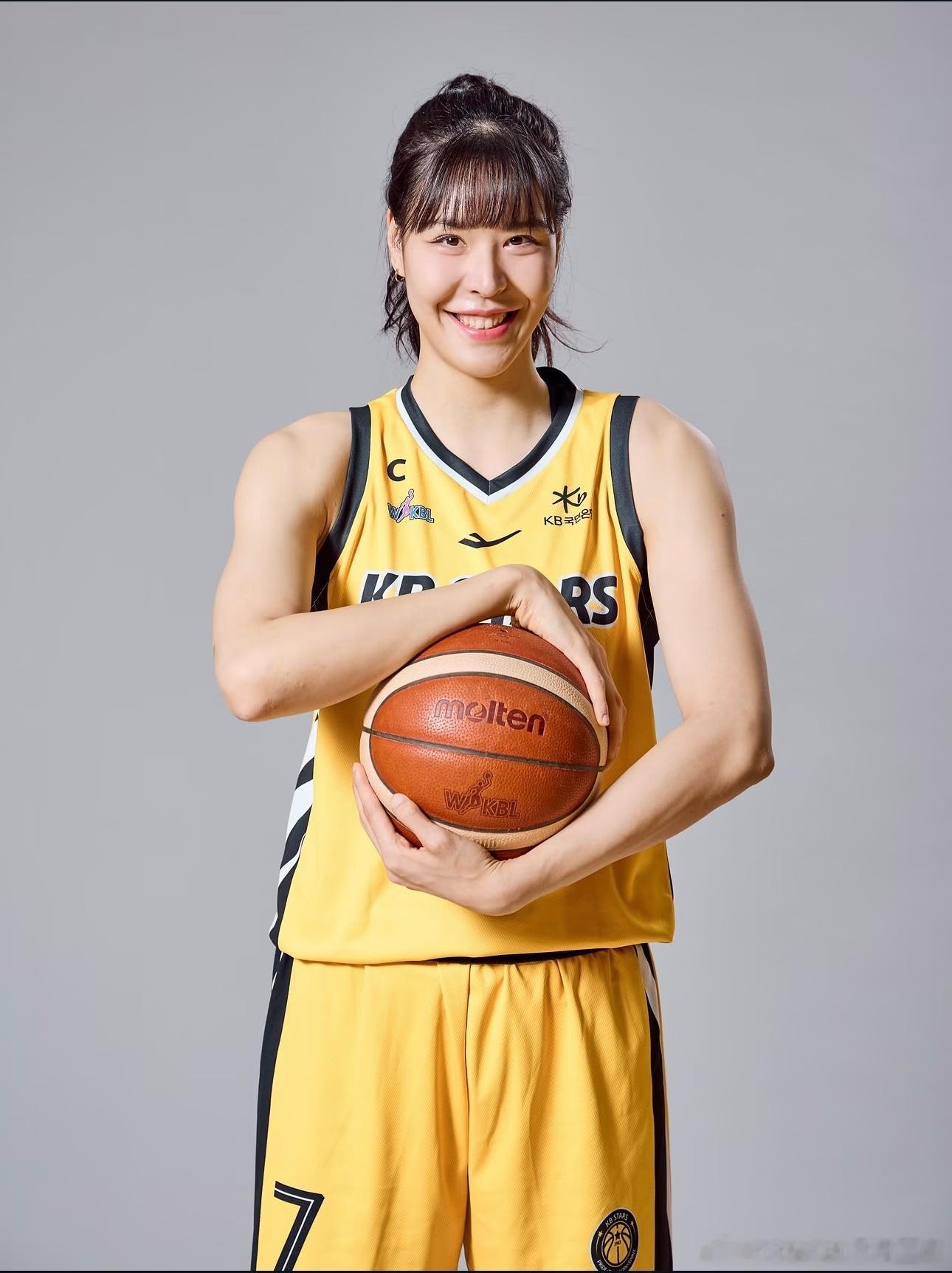 我知道大家可能在想小宝和韩旭没来，其实韩国一样有核心没来。中国女篮不敌韩国女篮中