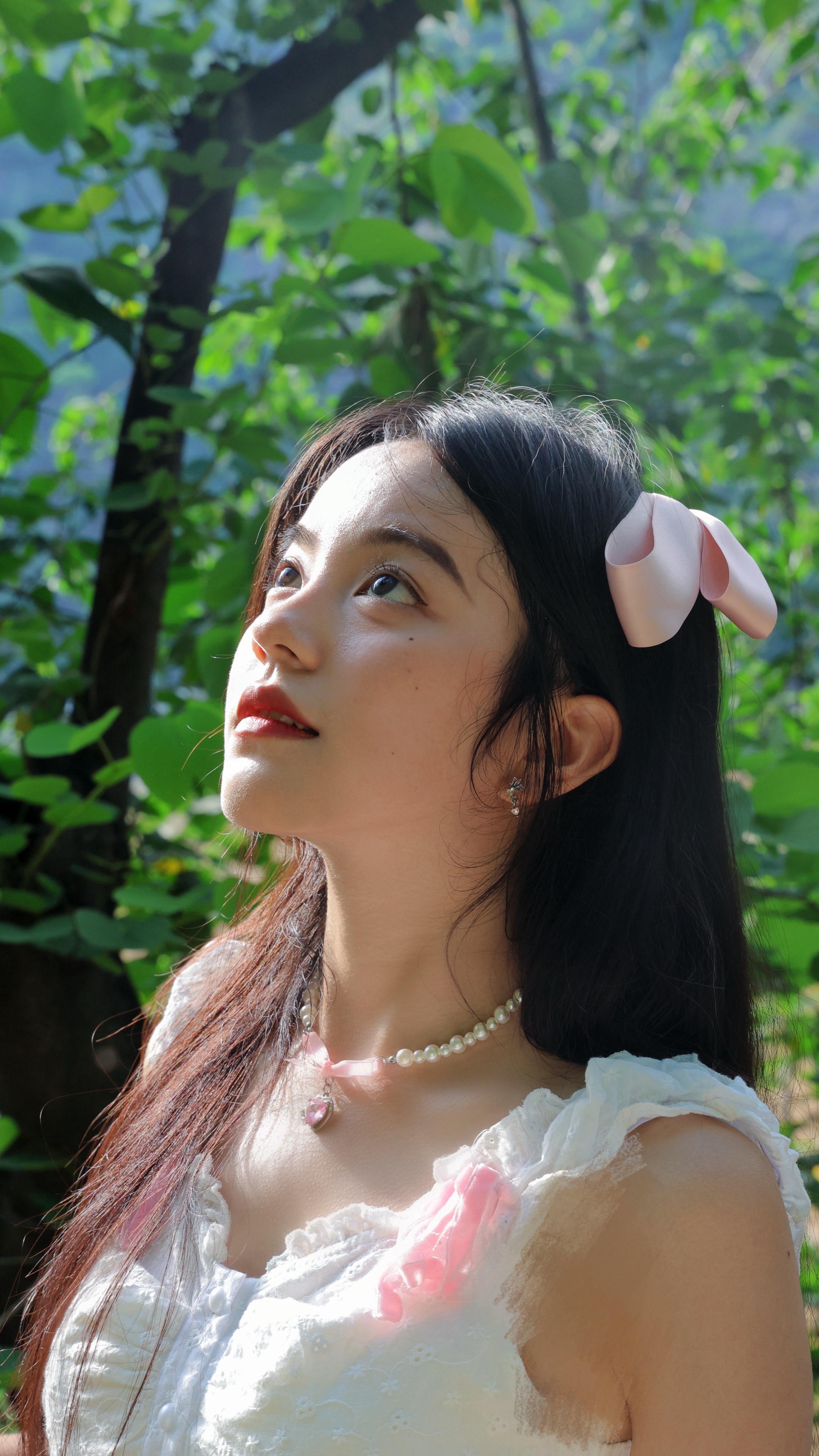 🍃 ₊˚✧🍏 𓈒𓂂𓏸🧃 阳光穿透树叶 世界飞过夏天.