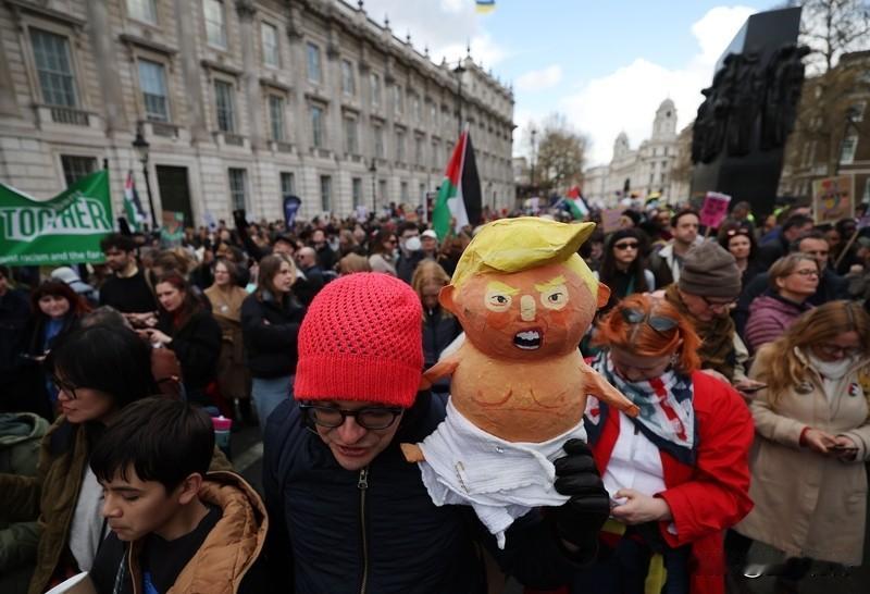 “欧洲人愈发觉得，美国比中国更具威胁”。中国对欧洲有什么威胁？是侵略霸占了你们的