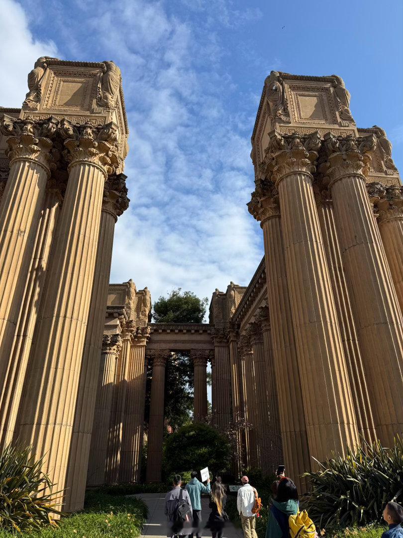 当年乐视发布会，居然一晃十年了。老贾还在手工打造他的车。 