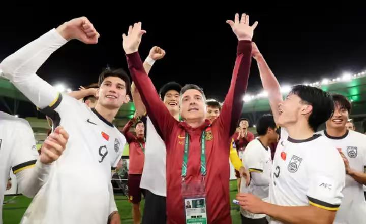 不惜命的拜合拉木有多厉害：替补20分钟，制造对手一张黄牌一张红牌，1个助攻5脚射