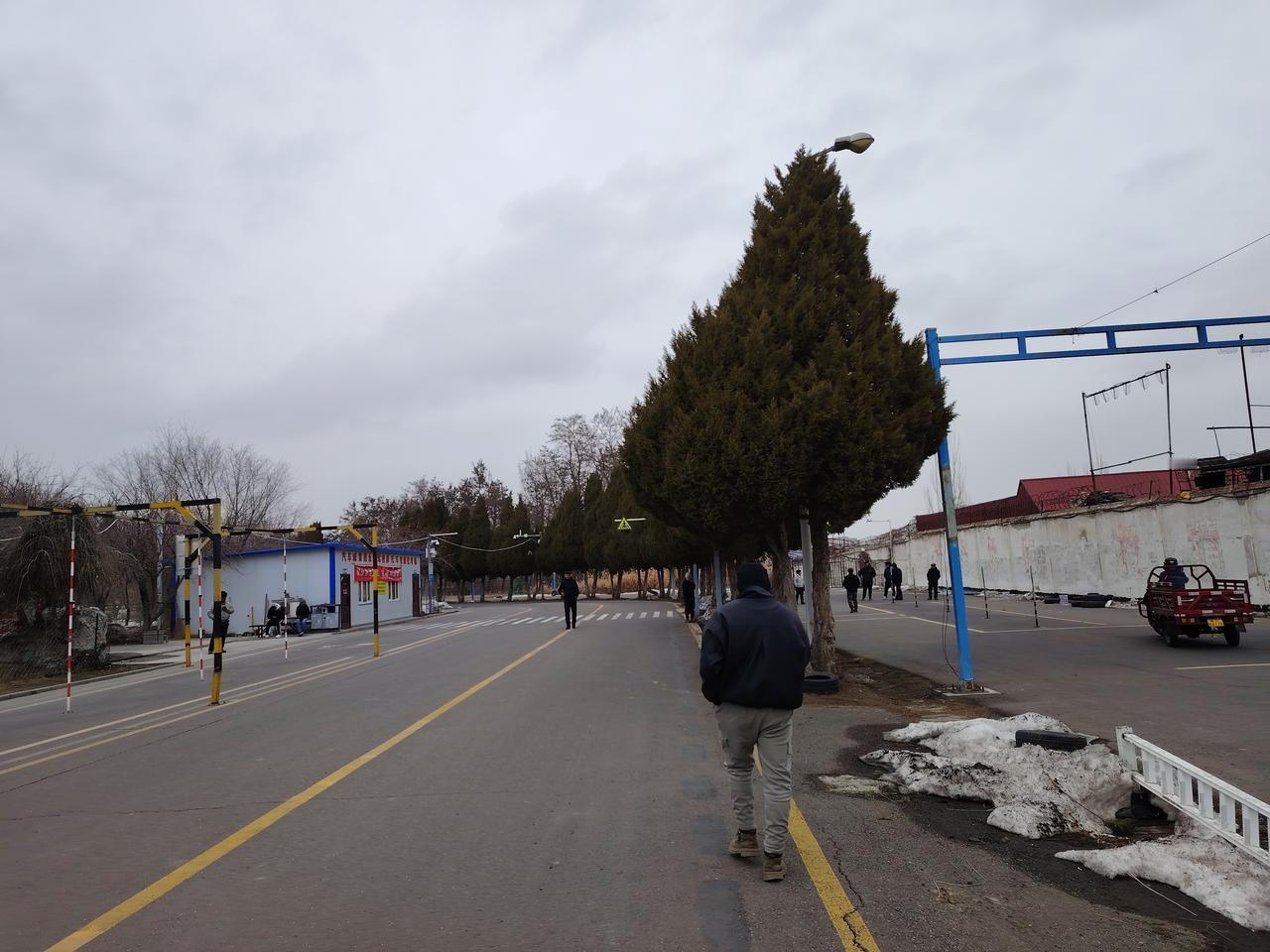 最喜欢用“你比想象中更强大”这句话鼓励自己，它提醒我面对困难时相信内在力量。最喜