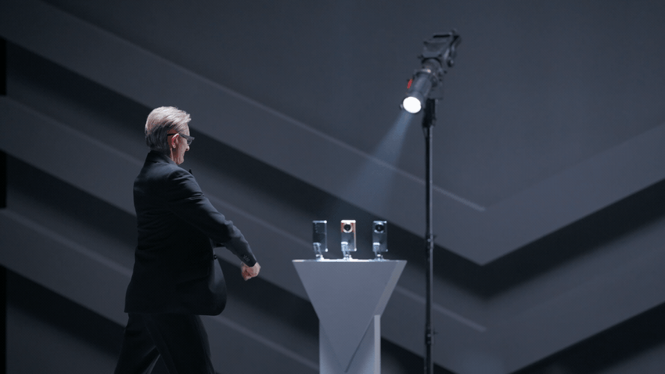 荣耀magicv6还原法拉利的优雅法拉利先生严选的审美有多顶？看荣耀Magic 