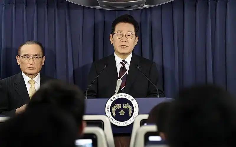 李在明访美受“歧视”，8月24日，韩国新任总统李在明抵达华盛顿，从接待规格来看，