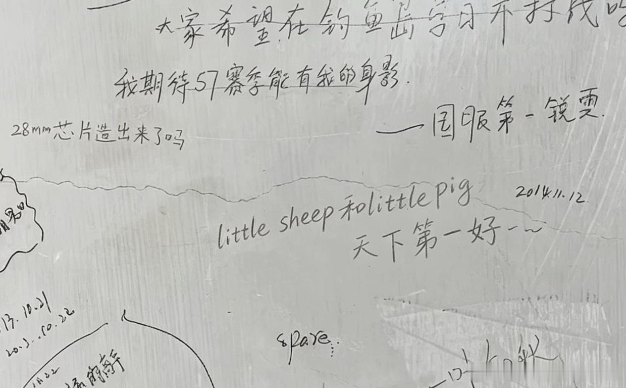 网页链接x叫住我的瞬间*不算番外的一个番外天台的风比想象中更安静。陈浚铭蹲下来，