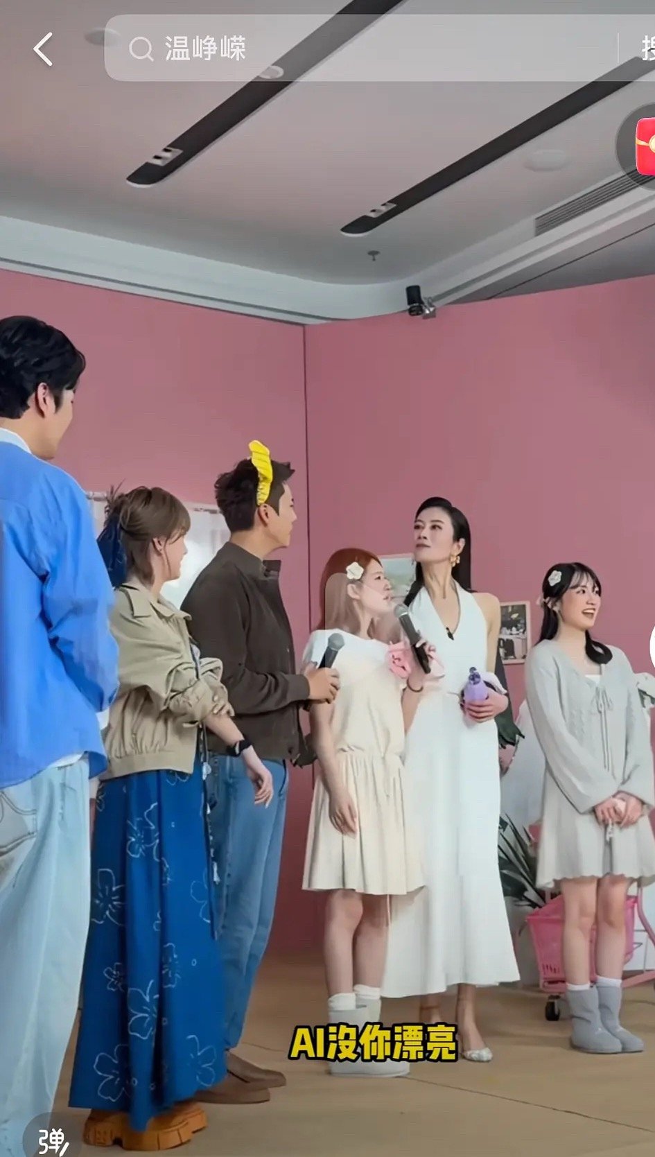 赵露思到底多高啊，站温峥嵘旁边简直像个小孩 