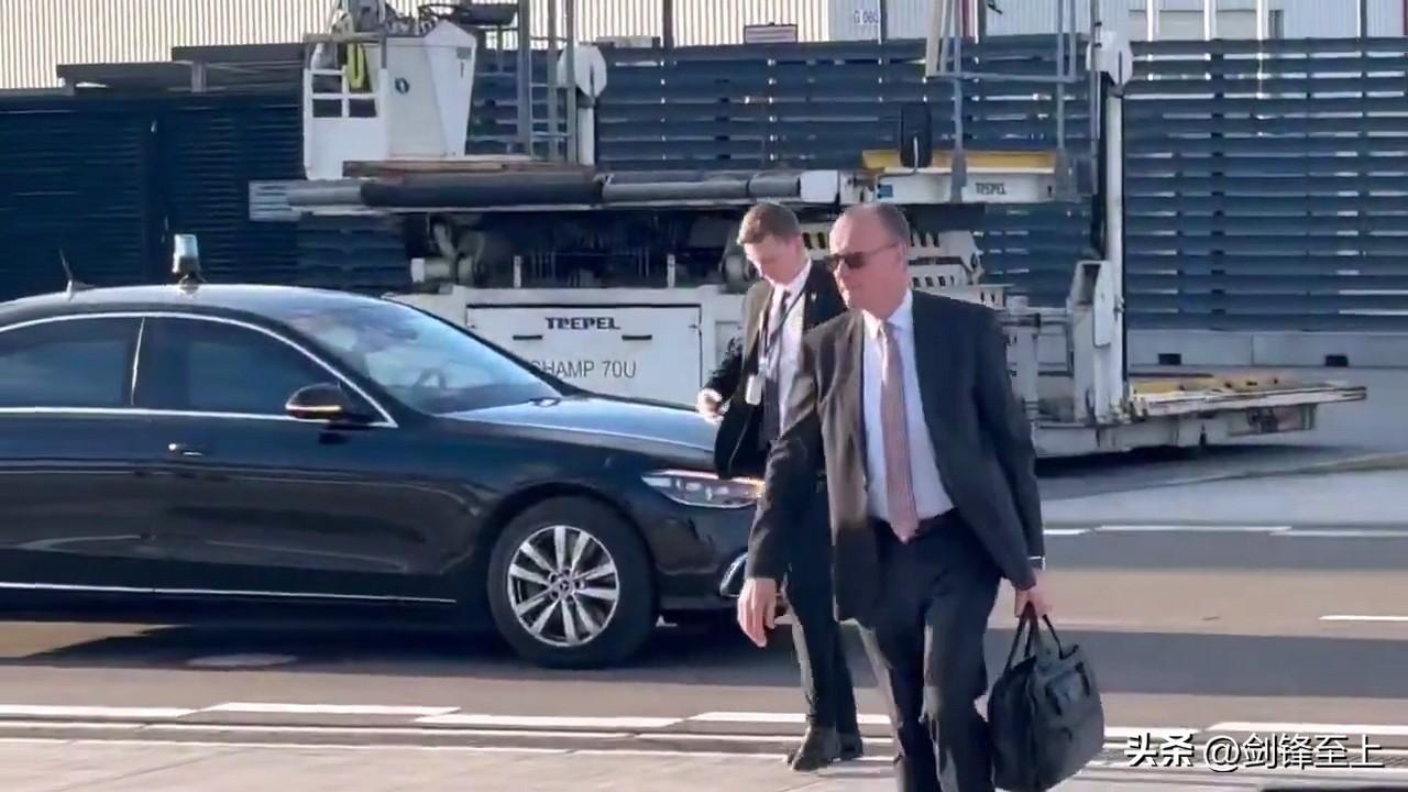 伊朗封锁霍尔木兹海峡之后，欧洲直接慌了
德国总理默茨‌已经飞往美国和特朗普讨论能